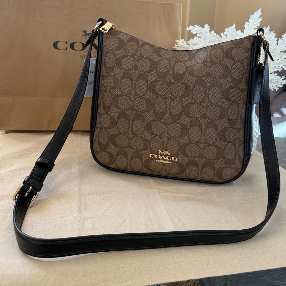 New, authentic Coach Signature Brown and Black crossbody bag - Picture 3 of 12